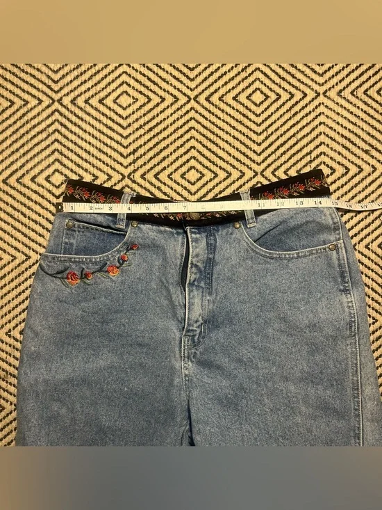 Vintage 1990s denim cutoff jean shorts rose floral embroidery - Picture 4 of 8